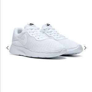 Nike White Tanjun Sneakers 👟